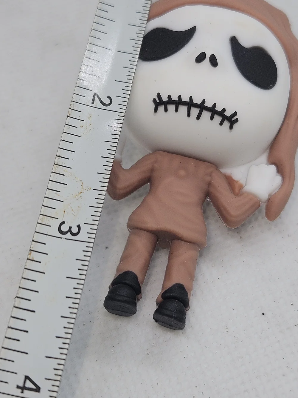 Novelty Skull Character Keychain in Tan and White